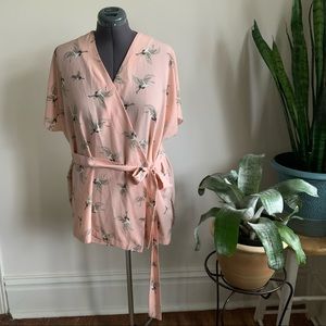 pink crane print wrap top size 1X